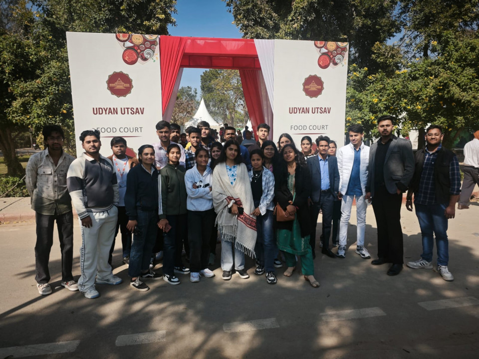 Student of HLM embarked on an enlightening tour to Rashtrapati Bhavan and the Book Fair